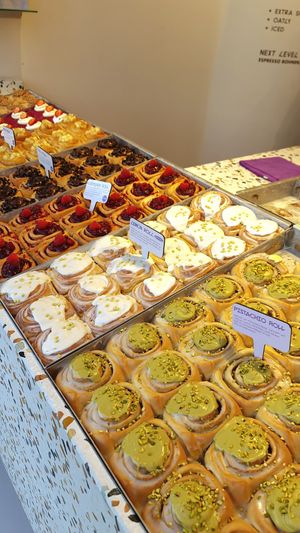 Display of rolls (vegan options labelled) at Cinnamood Bonn in Bonn