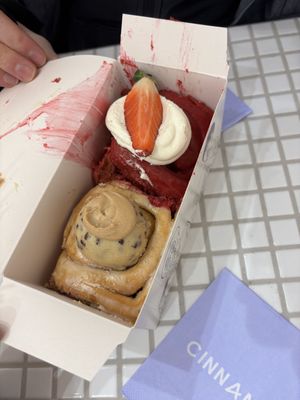 Cookie dough & red velvet   at Cinnamood Bonn in Bonn