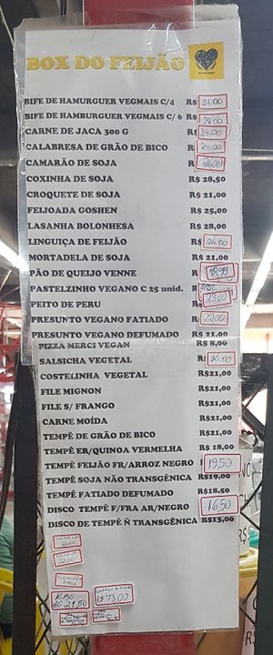 List with vegan protein products at Box do Feijão in Juiz De Fora