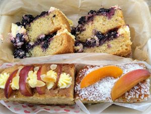 Blackberry layered sponge
Plum and almond loaf
Apricot and coconut loaf
All vegan 💚 at Soul Foods in Alford