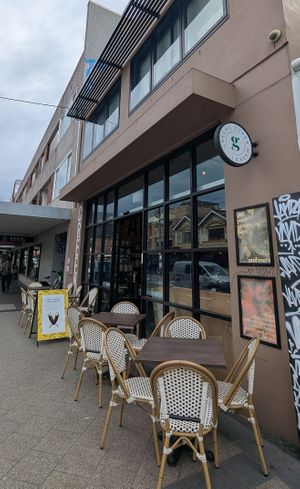 Outdoor seating at Greens Supermarket in Newtown