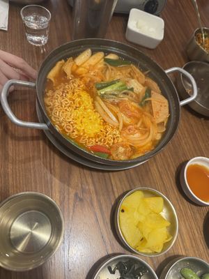 Budaejjigae  at Yache in Taipei
