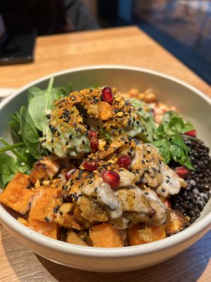 Vegan chicken bowl  at beets&roots - Potsdamer Platz in Berlin