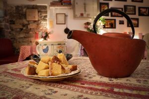 tea with vegetarian cake at Cake Thé in Millau