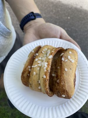 cinnamon bun  at Play Cafe  in Vantaa