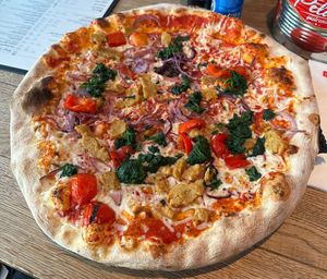 Vegan pizza forza, vegan cheese and vegan chicken alternative at L'Osteria in Aachen