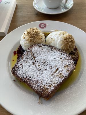 vegetarian french toast  at Frühstück 3000 in Berlin
