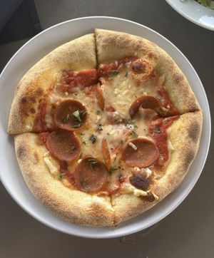 lunch size 8 inch vegan cheese pizza w vegan pepperoni!  at Pigzza in Orlando