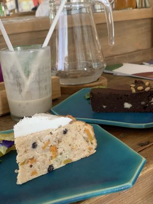 Carrot cake and chocolate cake at Ukishima Garden in Naha