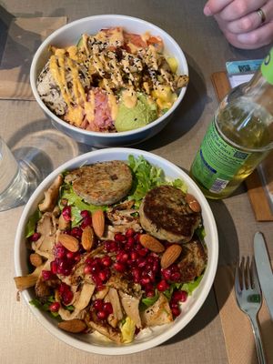 Oben: Rainbow Bowl 
Unten: Knödelgestöber at Katzentempel - Freiburg in Freiburg