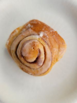 Vegan cinnamon roll #Veganuary at Cafe Kopi in Kailua