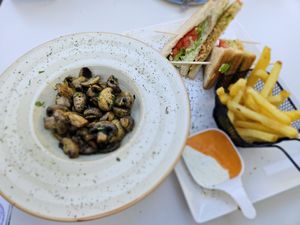 Vegan tuna fish sandwich at D'amira in Madrid