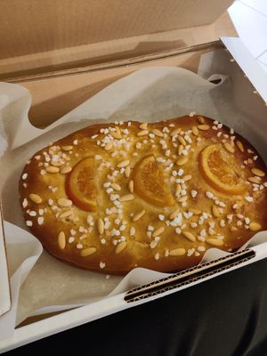 Coca de Sant Joan at Tonka Pastisseria Vegana in Barcelona