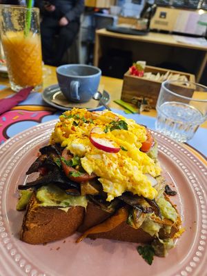  at Vivliothiki Café in Crete