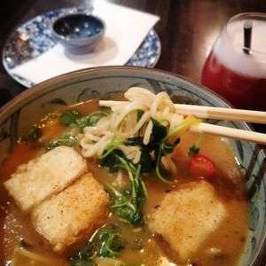 Miso Tofu Ramen and watermelon berry iced tea #Veganuary at Dim T - Victoria in South West London