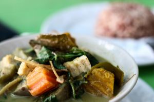 Green curry at May Kaidee's Vegetarian Restaurant - Samsen in Bangkok