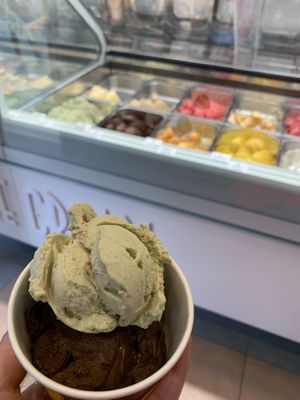Glace pistache chocolat (vegan) délicieuse   at Gelateria - Ice Cream Workshop in Crete