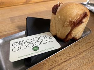 Roulé cannelle et carte de fidélité   at Stella Specialty Coffee Bar in Brussels