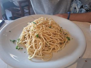 Garlic spaghetti at Odysseus in Corfu