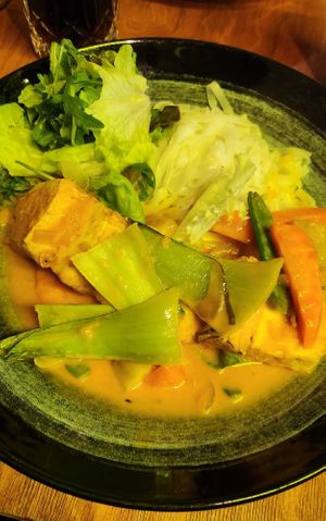 Tofu mit Mango-Curry-Sauce at Vinami Kitchen in Baden Baden