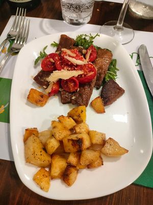 Tagliata di seitan, rucola, pachino e scaglie di gondino at La Puntarella Pazza in Rome