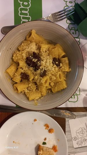 Carbonara, un must at La Puntarella Pazza in Rome