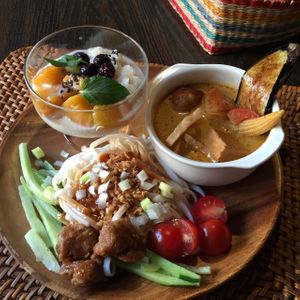 Thai special plate at Vespera's Falafel in Tokyo