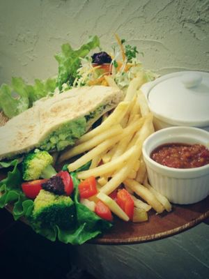 sandwich plate set
inc dessert 880yen at Vespera's Falafel in Tokyo