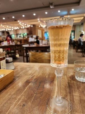 Vegan sparkling wine at Love Table in Osaka