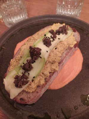 Tofu strapazzato con zucchine e tartufo at Charlie's   in Sibiu