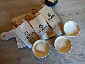 Vegen worstenbroodjes at HOUBEN in Eindhoven