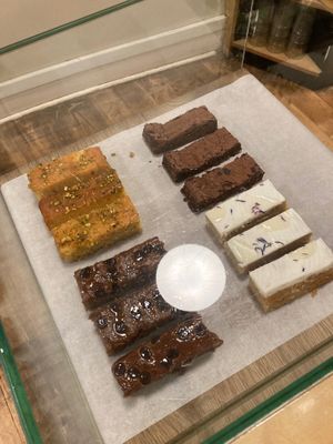 The 2 cakes on the left are vegan: orange and pistachio / banana and chocolate at Full Court Press in Bristol