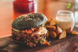 HAMBURGESA DE SEMILLAS at La Hoja Verde in Tulum