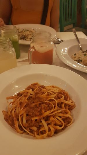 Pasta bolognesa y limonada at La Hoja Verde in Tulum