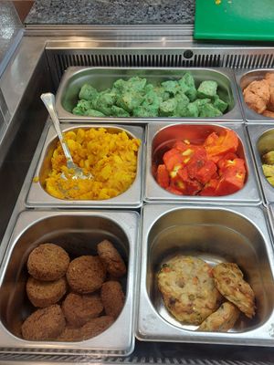 Bombay aloo & Aloo tikki at Zabardast in Croydon
