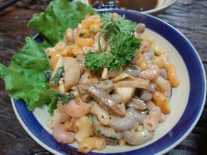 But confusing name like this Tomyum noodles. It turned out stir fried pasta with no broth. Tast great anw at Mây Vegan - Cùng mình ăn chay in Hanoi