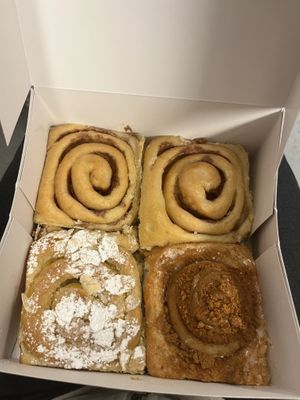 Classic Rolls, Speculo & Bienenstich   at Cinnamood in Wuppertal