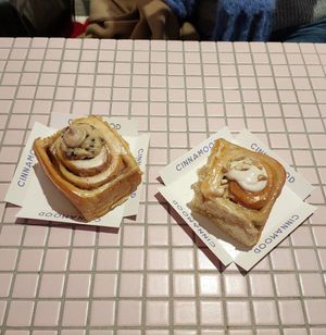 Cookie dough, Macadamia nut white chocolate at Cinnamood in Wuppertal