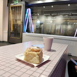 Macadamia nut and white chocolate at Cinnamood in Wuppertal