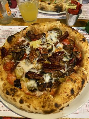 Vegan pizza   at Sazi e Sani in Catania