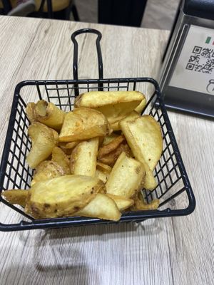 Patatine rustiche  at Trieste Pizza  in Senigallia