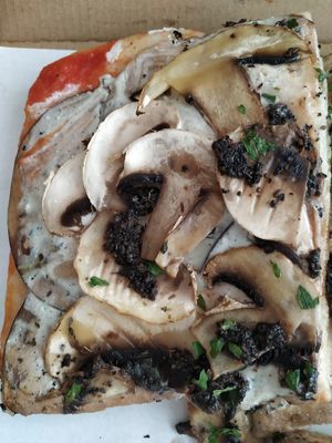 mushroom and truffle vegan pizza at Primo Basilico in Lisbon