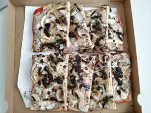 takeaway pizza at Primo Basilico in Lisbon