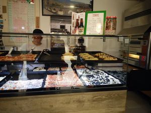 vegan pizza at Primo Basilico in Lisbon