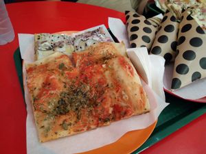 vegan pizza slices at Primo Basilico in Lisbon