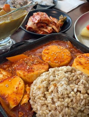 Hot stone soft tofu (soondubu) rice, Korean style curry comes with Katsu    at Vegan Kitchen - 비건 키친 in Seoul