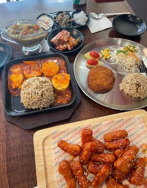 Side dishes, home made vegan kimchi, katsu with Korean style curry, Hot stone soft tofu(soondubu) rice  at Vegan Kitchen - 비건 키친 in Seoul