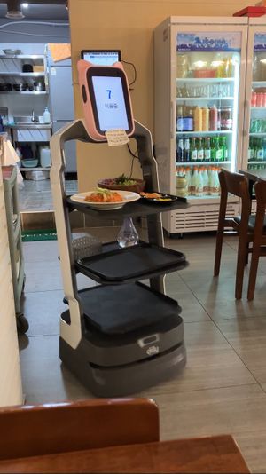 the „spare waiter"  at Vegan Kitchen - 비건 키친 in Seoul