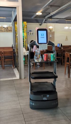 Robot server 🩷 at Vegan Kitchen - 비건 키친 in Seoul