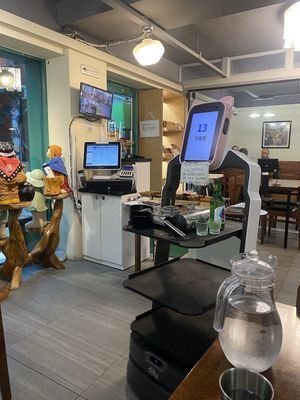 Robot food delivery at Vegan Kitchen - 비건 키친 in Seoul